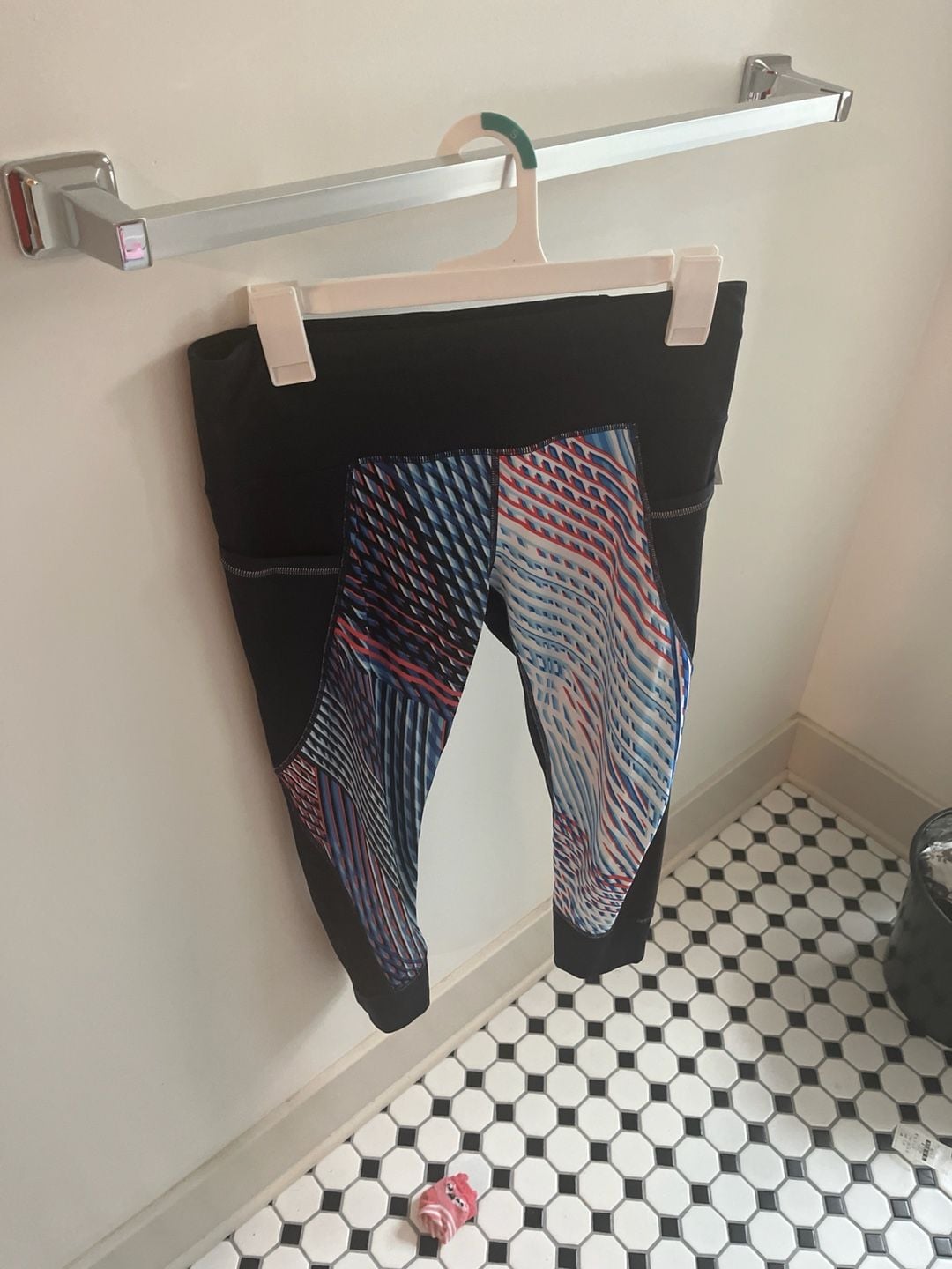 Athleta Mosaic Relay Capri 2.0 Cropped Leggings with Pockets Size Medium 2