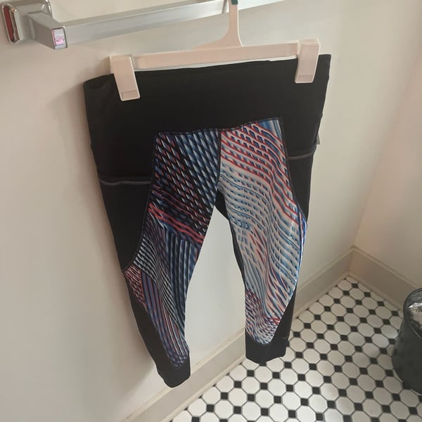 Athleta Mosaic Relay Capri 2.0 Cropped Leggings with Pockets Size Medium