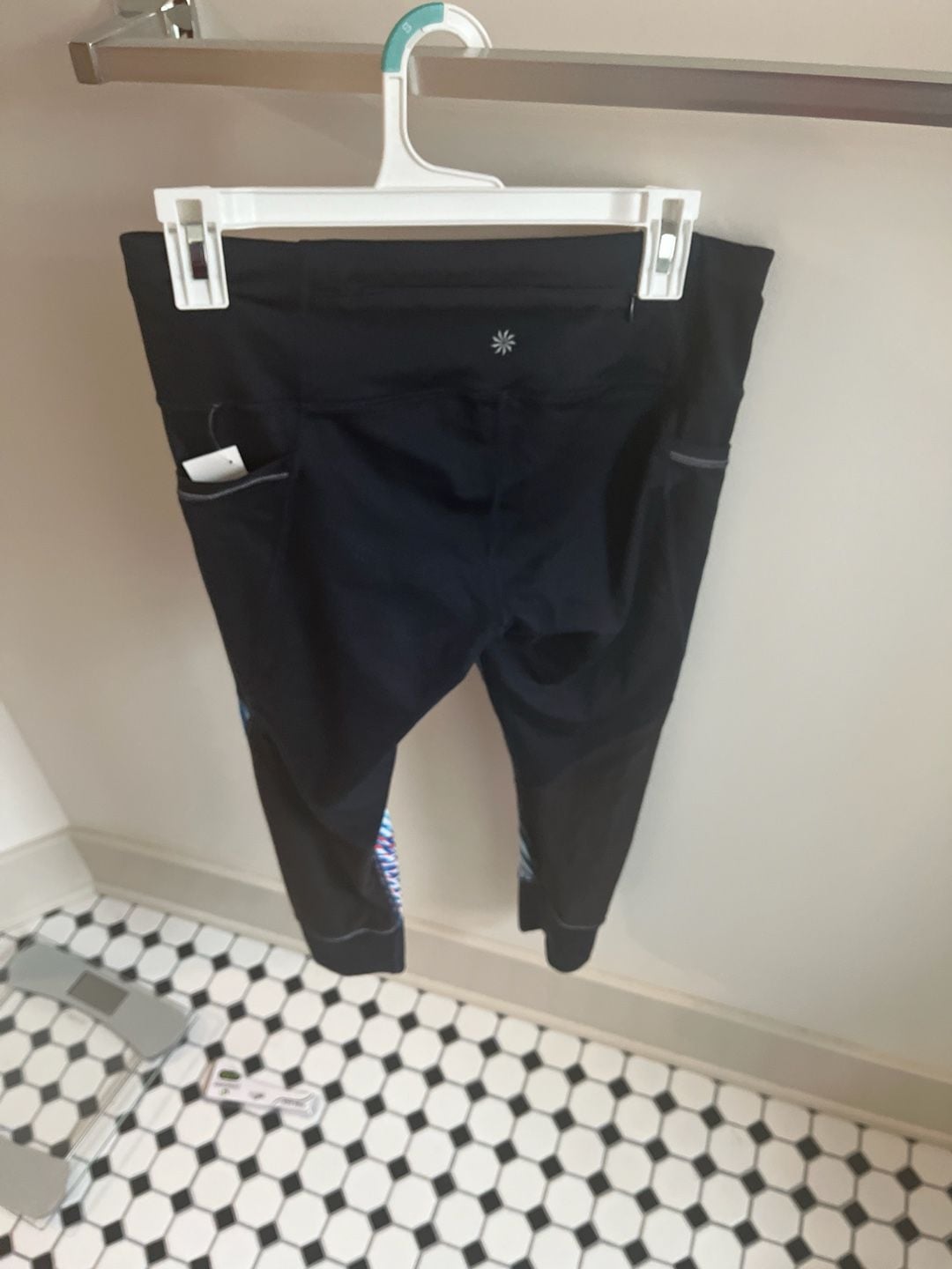 Athleta Mosaic Relay Capri 2.0 Cropped Leggings with Pockets Size Medium 3