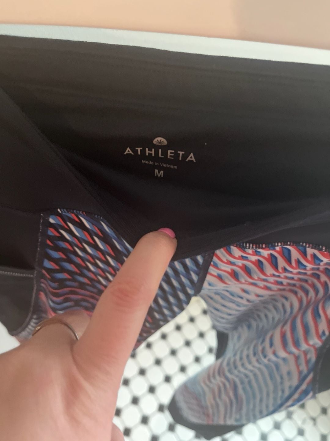 Athleta Mosaic Relay Capri 2.0 Cropped Leggings with Pockets Size Medium 4