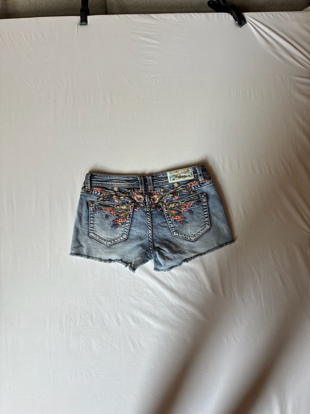 Grace in LA Floral Embroidered Distressed Denim Cutoff Shorts Size 30 4