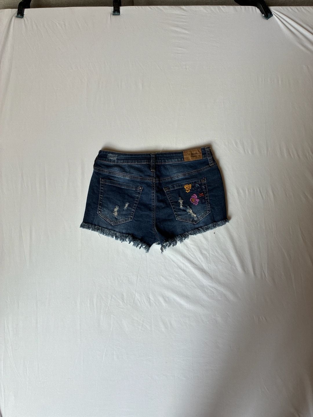 ZCO Jeans Premium Floral Embroidered Distressed Cut-Off Jean Shorts Size 7 4