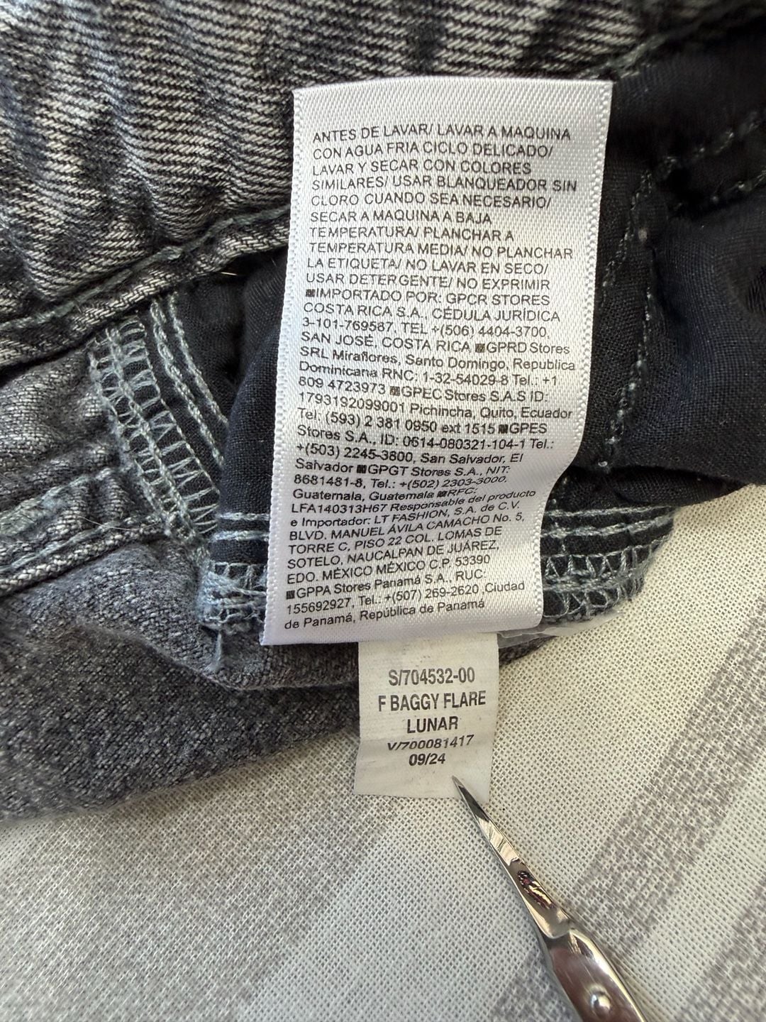 Old Navy Girls High-Rise Baggy Flare-Leg Jeans in Lunar Gray Wash 5