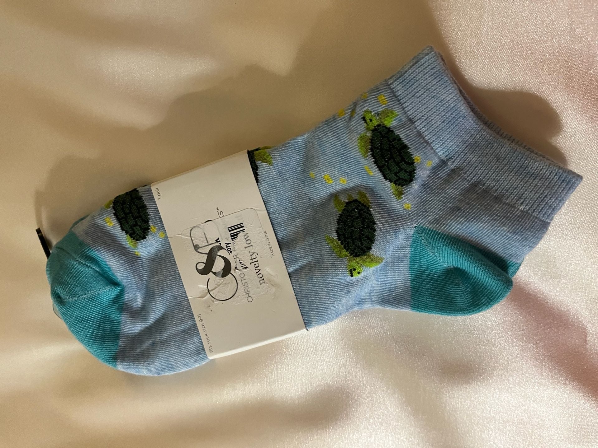 C&B Accessory Blue Turtle Novelty Low Cut Ankle Socks Size 9-11 1