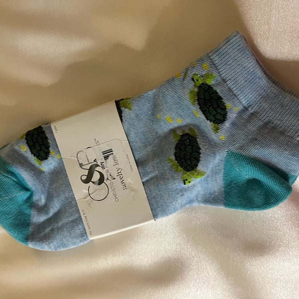 C&B Accessory Blue Turtle Novelty Low Cut Ankle Socks Size 9-11