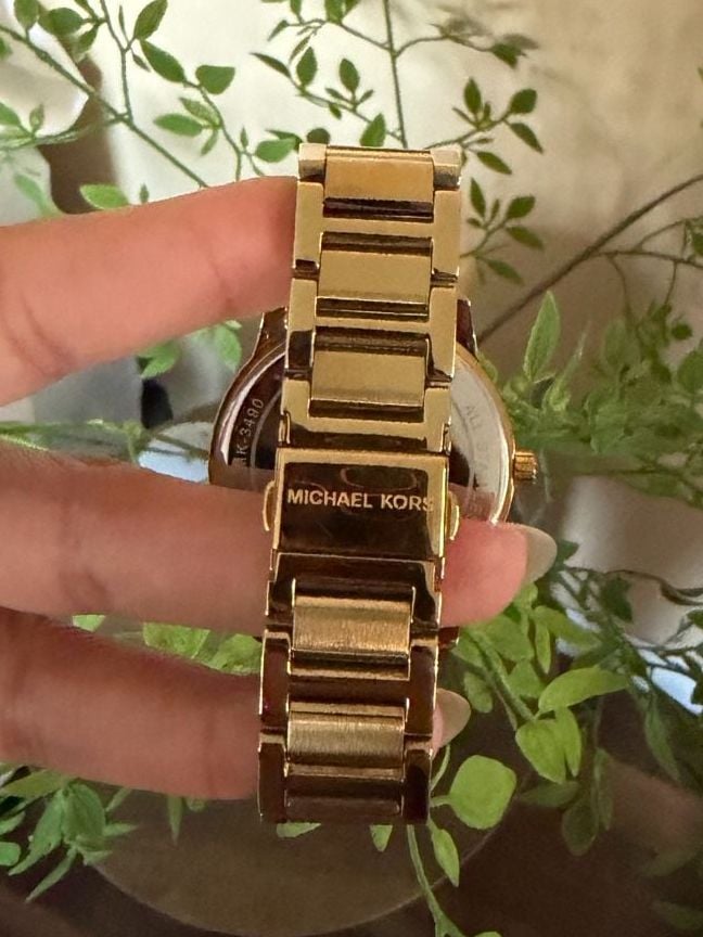 Authentic Michael Kors Women's Watch Gold 4