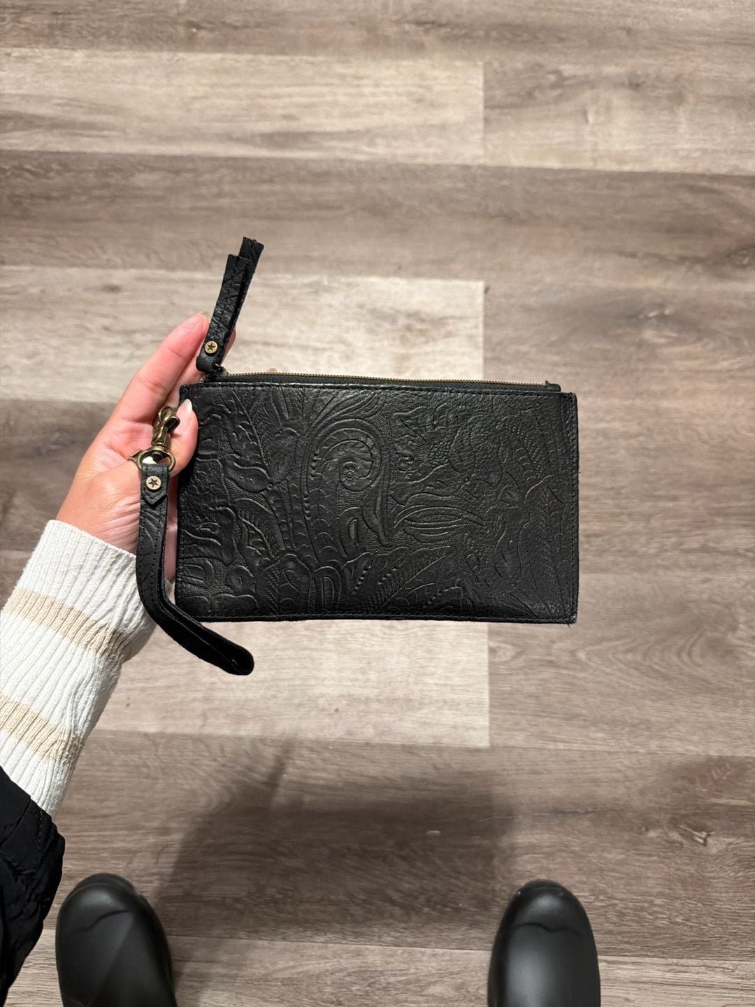 American Leather Co. Nashville Essential Power Tooled Leather Charging Wristlet 1