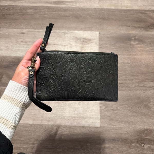 American Leather Co. Nashville Essential Power Tooled Leather Charging Wristlet