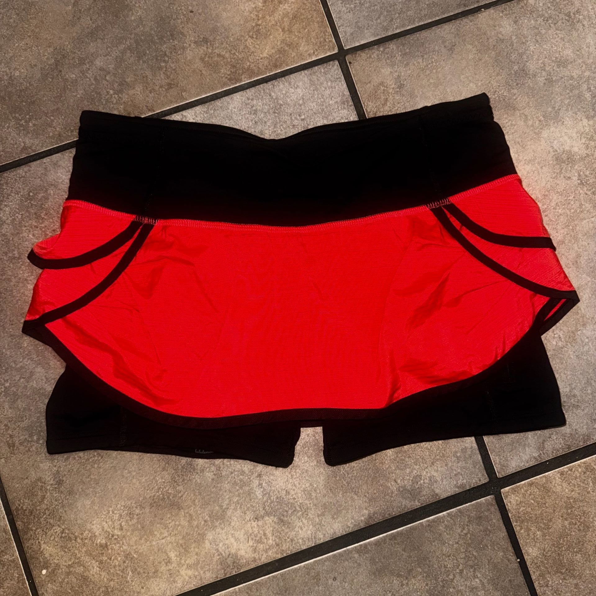 Lululemon Women's Run Speed Squad Skirt Skort Short Size 6 Pristine Condition 1