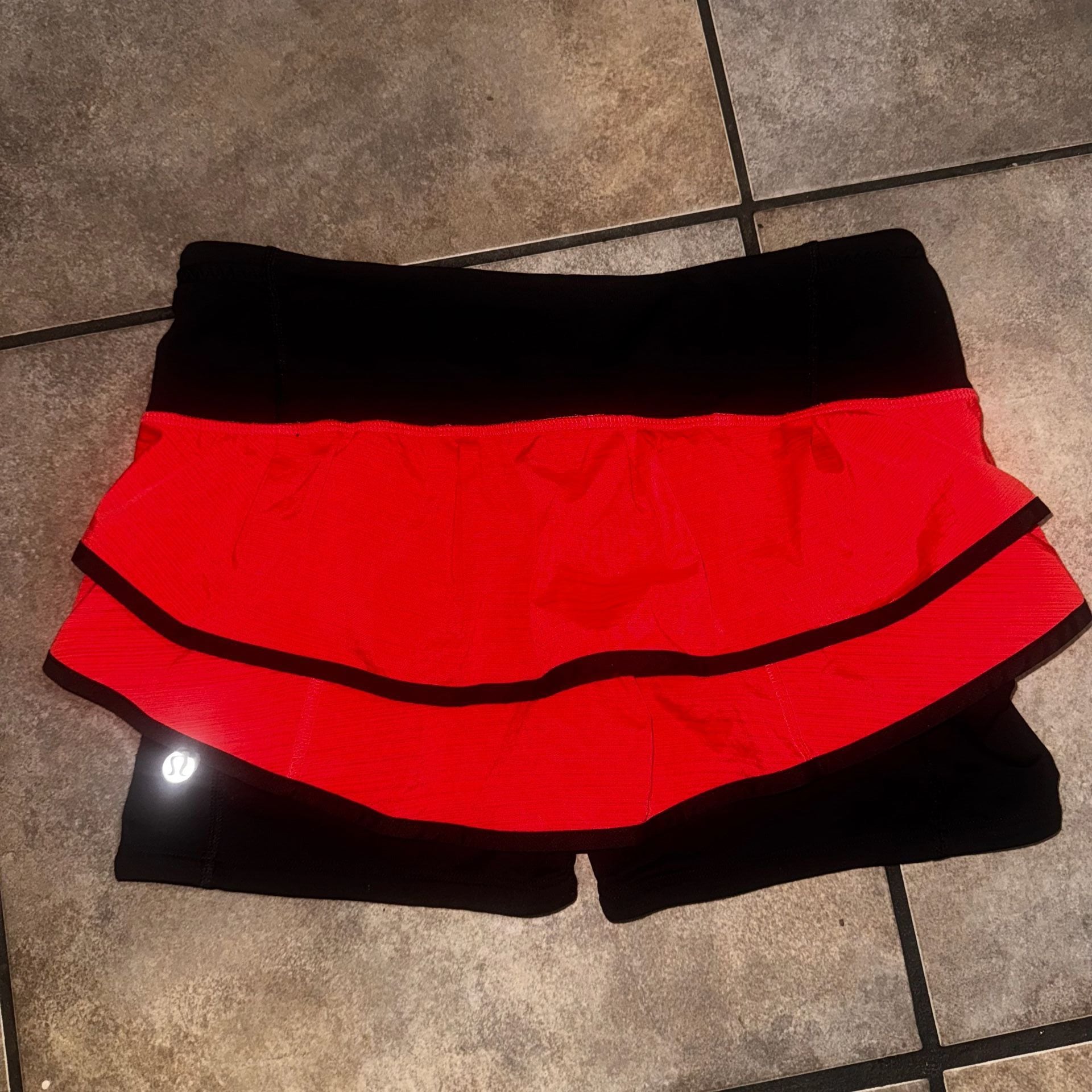 Lululemon Women's Run Speed Squad Skirt Skort Short Size 6 Pristine Condition 2