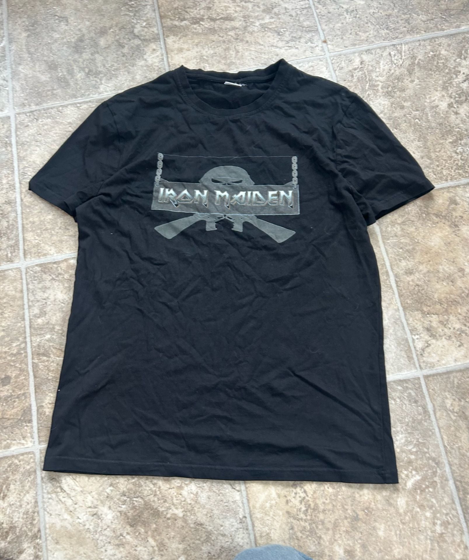 Iron Maiden Graphic T-Shirt Eddie in Helmet with Crossed Rifles XL 2