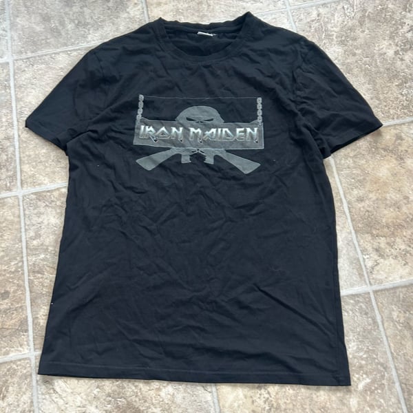 Iron Maiden Graphic T-Shirt Eddie in Helmet with Crossed Rifles XL