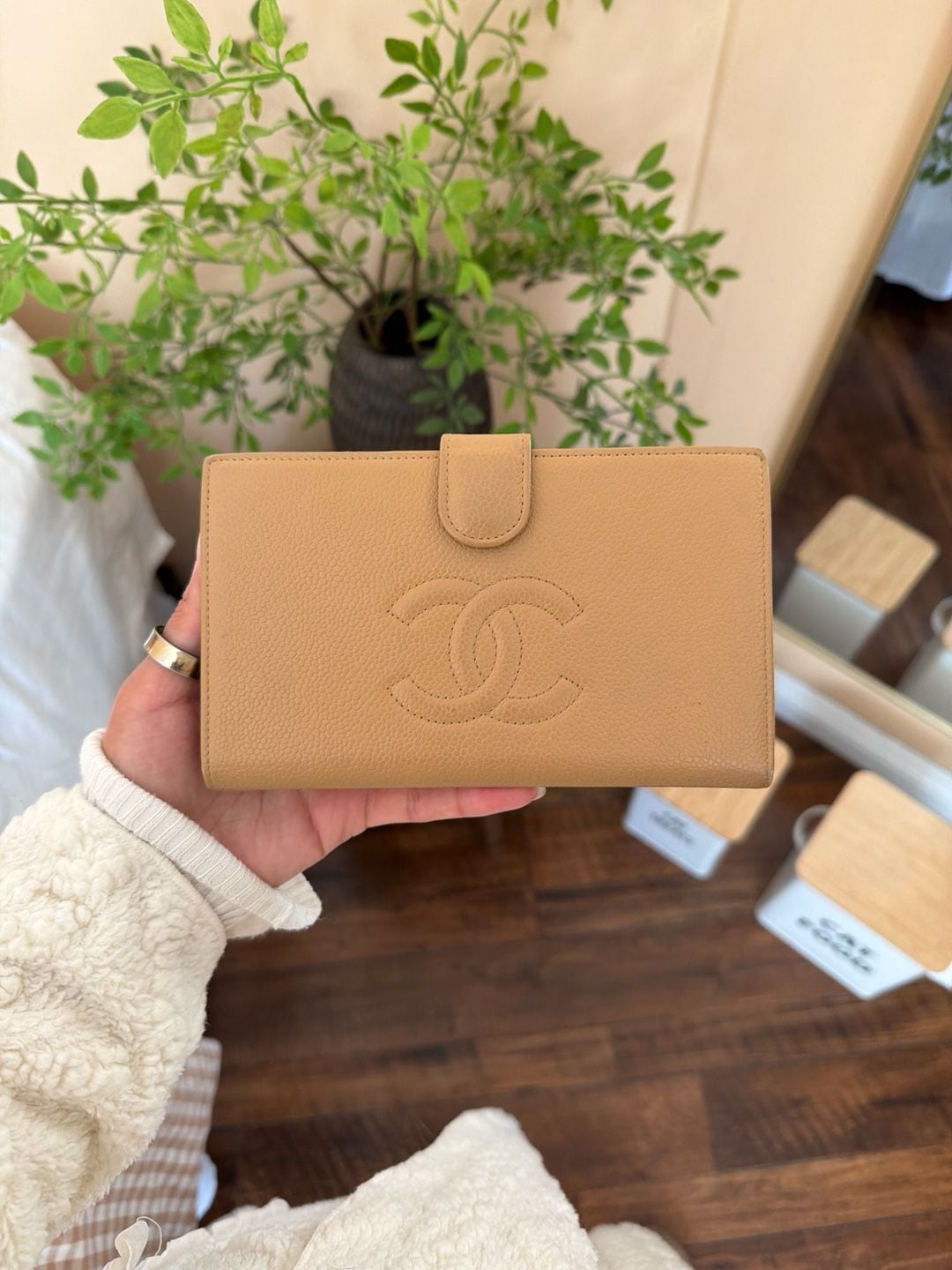 Vintage Chanel Timeless CC Beige Caviar Leather Kiss-Lock Long Bifold Wallet 1