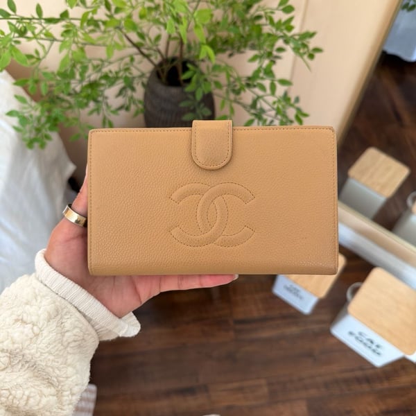 Vintage Chanel Timeless CC Beige Caviar Leather Kiss-Lock Long Bifold Wallet