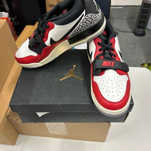 Air Jordan Legacy 312 Low 'Chicago' Summit White/Black-Varsity Red CD7069-106