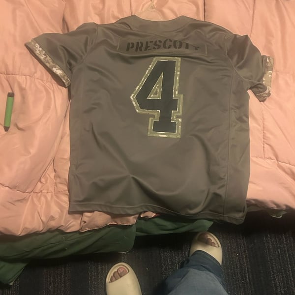 Nike Men's Dallas Cowboys Dak Prescott #4 Salute to Service Limited Jersey