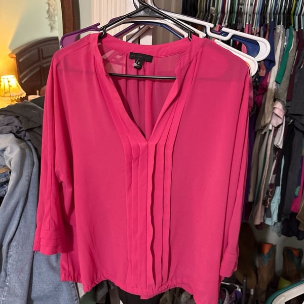 Willi Smith Raspberry Pink V-Neck Pintuck Pleat Blouse Size M