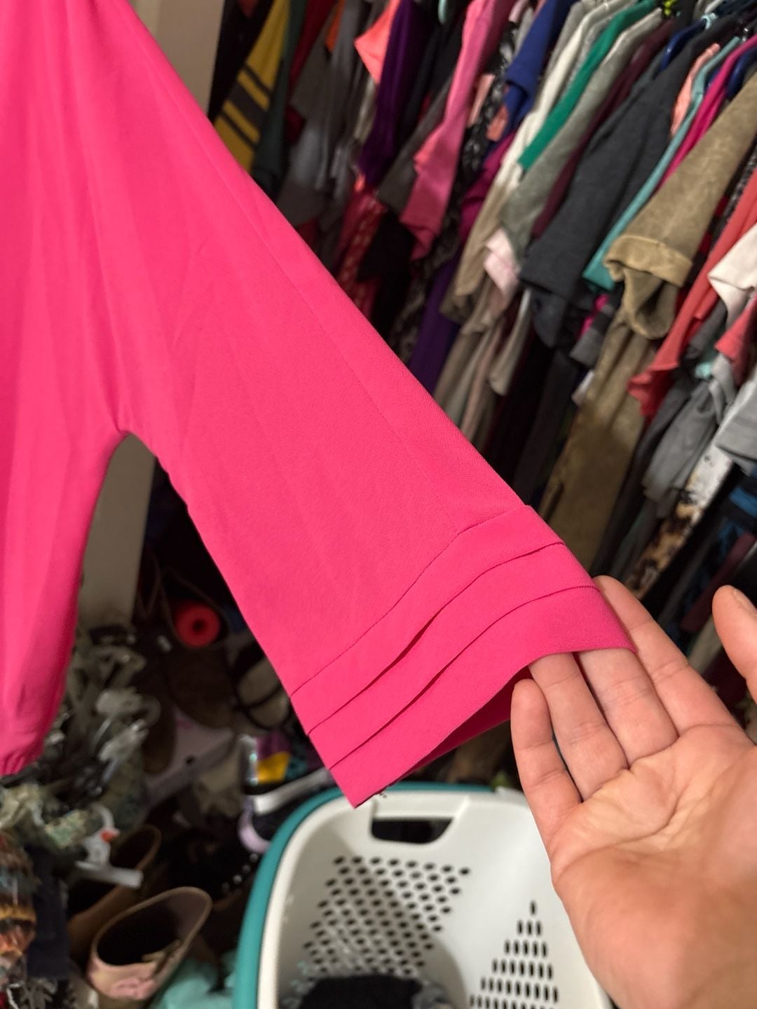 Willi Smith Raspberry Pink V-Neck Pintuck Pleat Blouse Size M 3