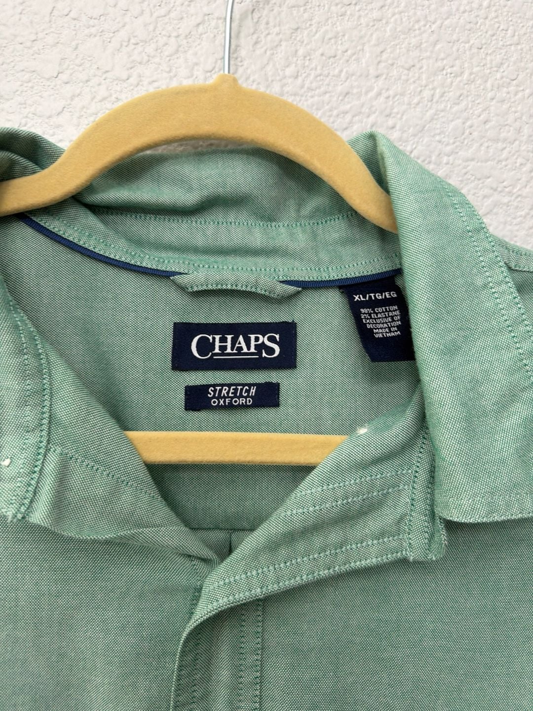 Chaps Men's Green Stretch Oxford Long Sleeve Button Down Shirt with Chest Pocket 3