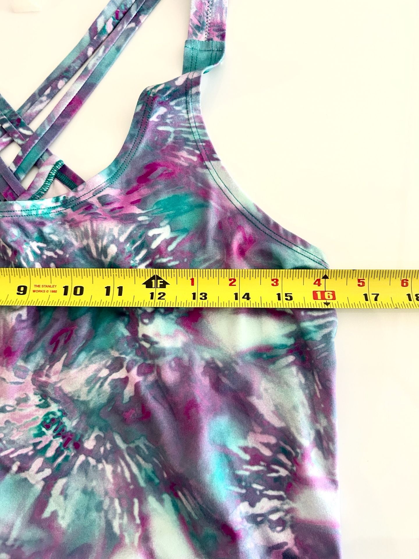 Saucony Women's Strappy Cross Back Performance Tank Top Purple Teal Tie Dye Large 4