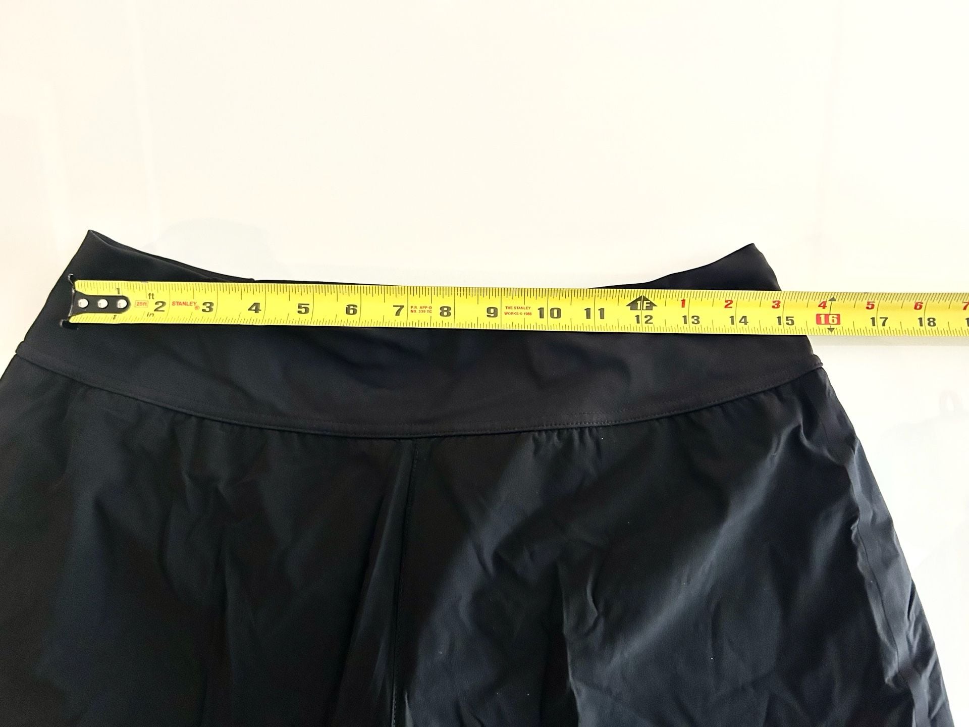 On Running Women's Running Shorts Black Inseam 3" Size Large 5