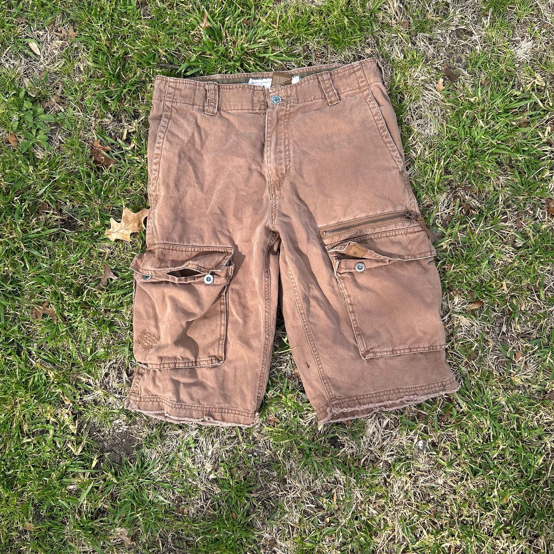Vintage PLUGG Brown Distressed Multi-Pocket Cargo Shorts Size 31 1