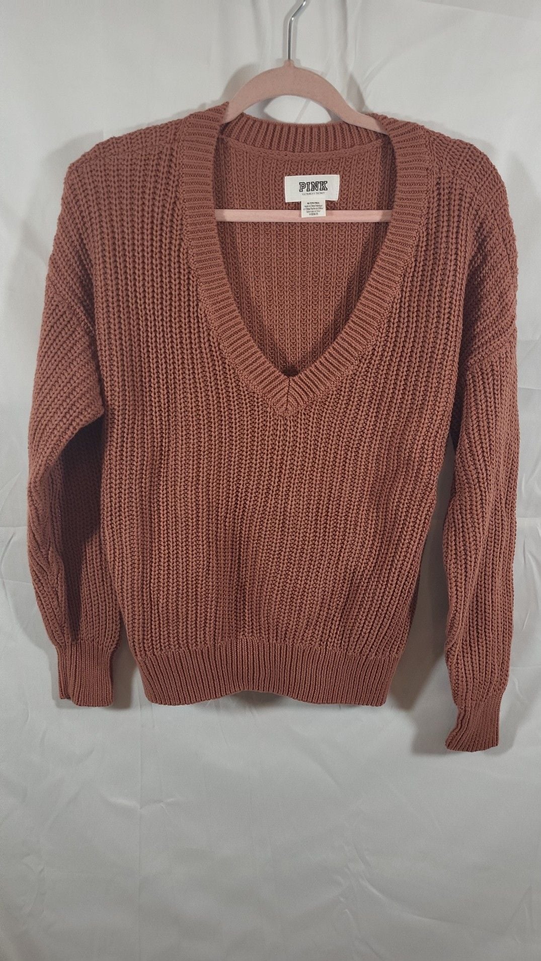 PINK Victoria's Secret V-Neck Shaker Knit Heritage Sweater in Clay, size M 2