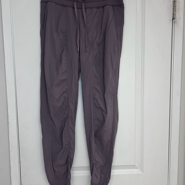 Lululemon Dance Studio Mid-Rise Joggers Size 8 29” 