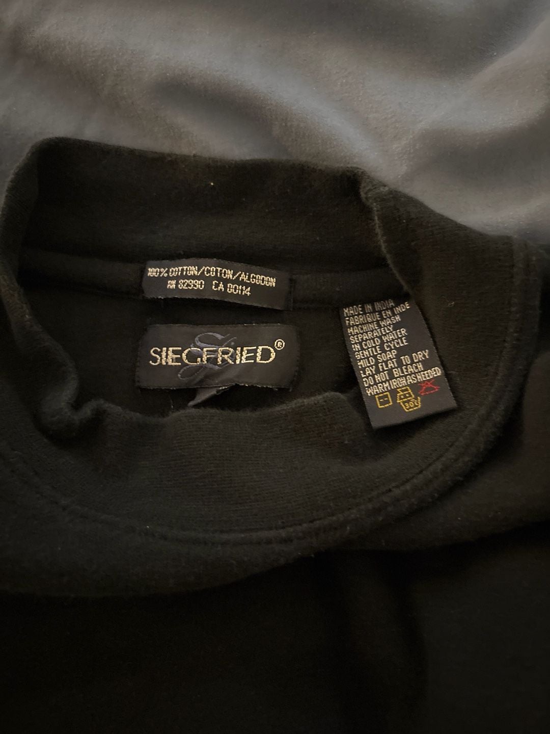 Vintage Siegfried 100% Cotton Black Long Sleeve Crewneck Pullover with Chest Crest Logo 2