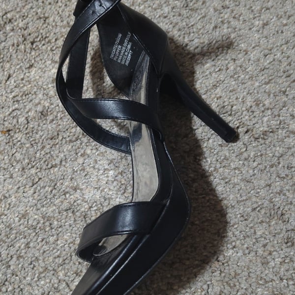 Daisy Fuentes Caite Black Criss Cross Strap Platform High Heel Sandals