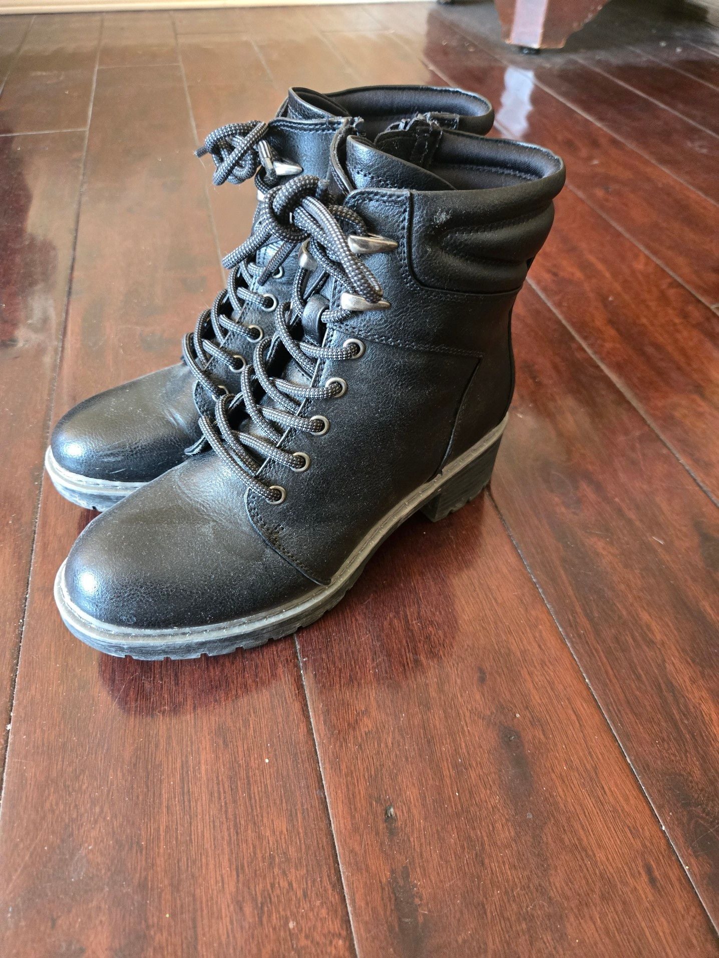 Baretraps Womens Akira Black Faux Leather Lace-Up Combat Ankle Boots Size 6M 1