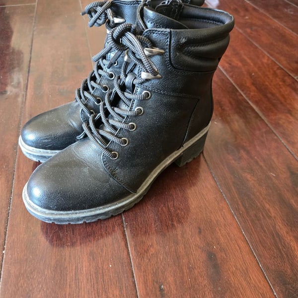 Baretraps Womens Akira Black Faux Leather Lace-Up Combat Ankle Boots Size 6M