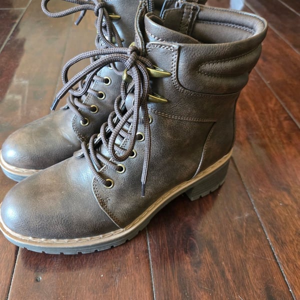 Baretraps Akira Women's Faux Leather Lace Up Combat Ankle Boots Brown Size 6.5M