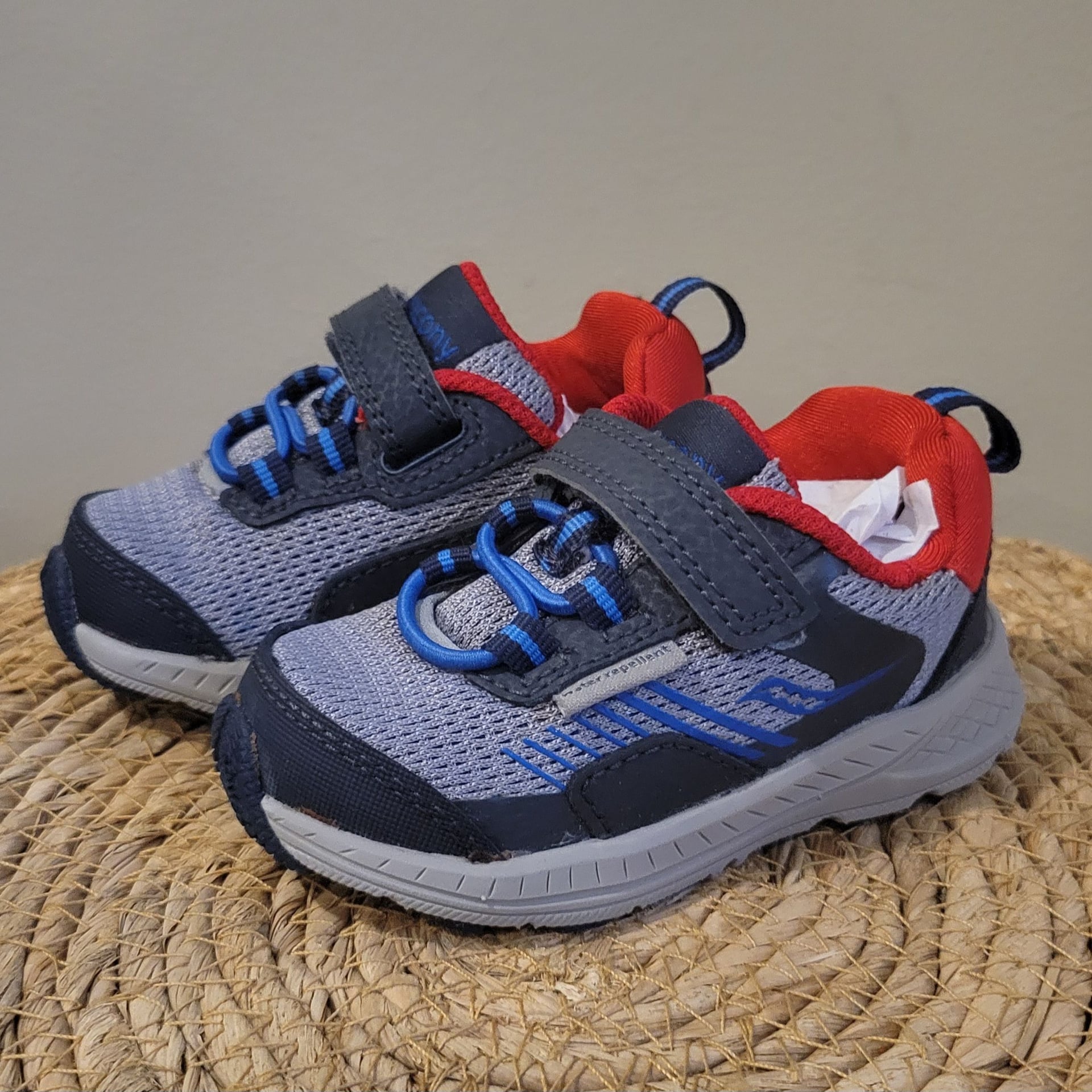 Saucony Infant/Toddler Wind Shield Jr. Sneaker Navy/Grey/Red Size 4,New 7