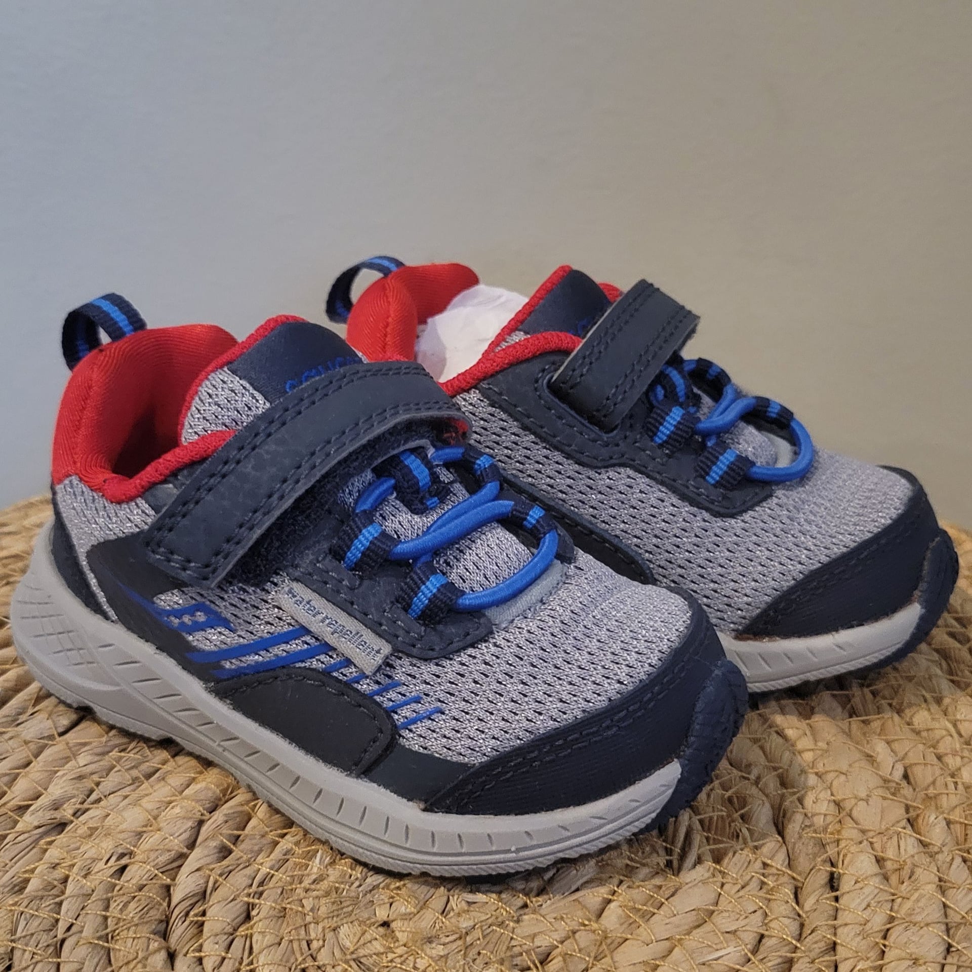 Saucony Infant/Toddler Wind Shield Jr. Sneaker Navy/Grey/Red Size 4,New 8