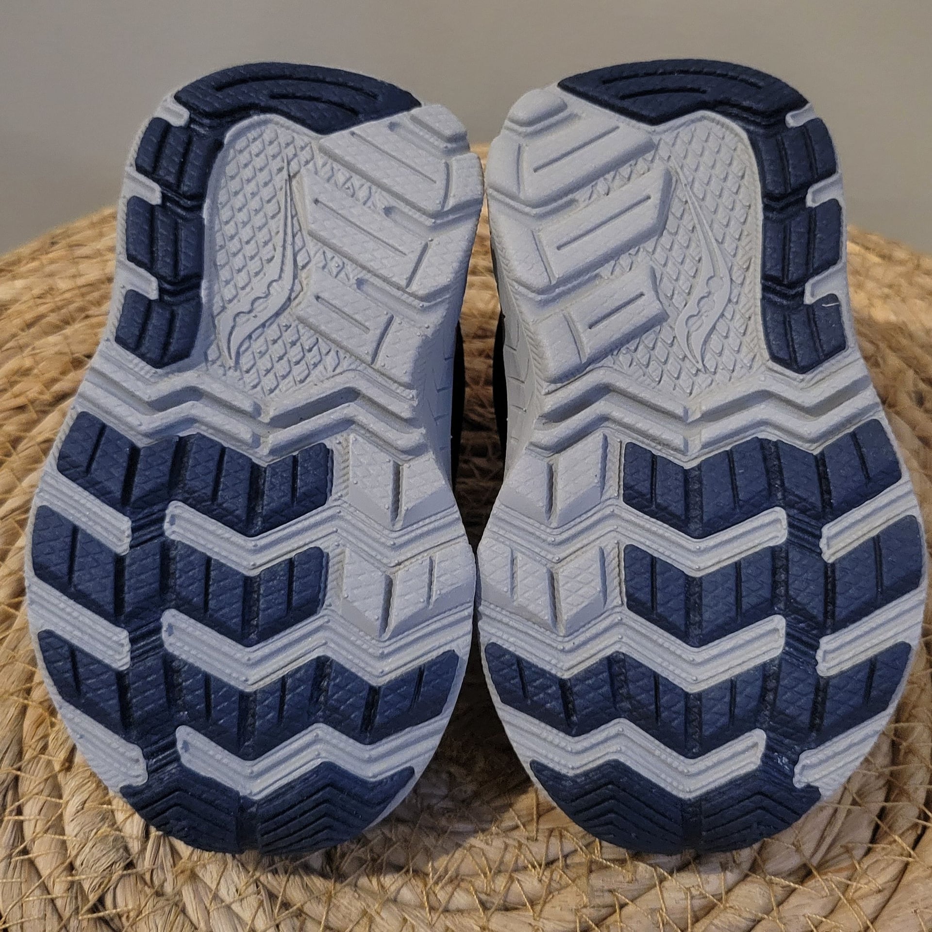 Saucony Infant/Toddler Wind Shield Jr. Sneaker Navy/Grey/Red Size 4,New 10