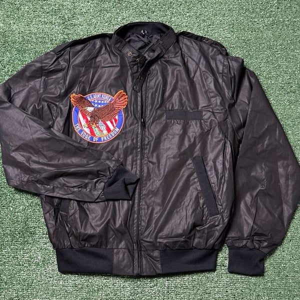Vintage U.S. Army Korea 'The Edge of Freedom' Black Windbreaker Bomber Jacket Medium 