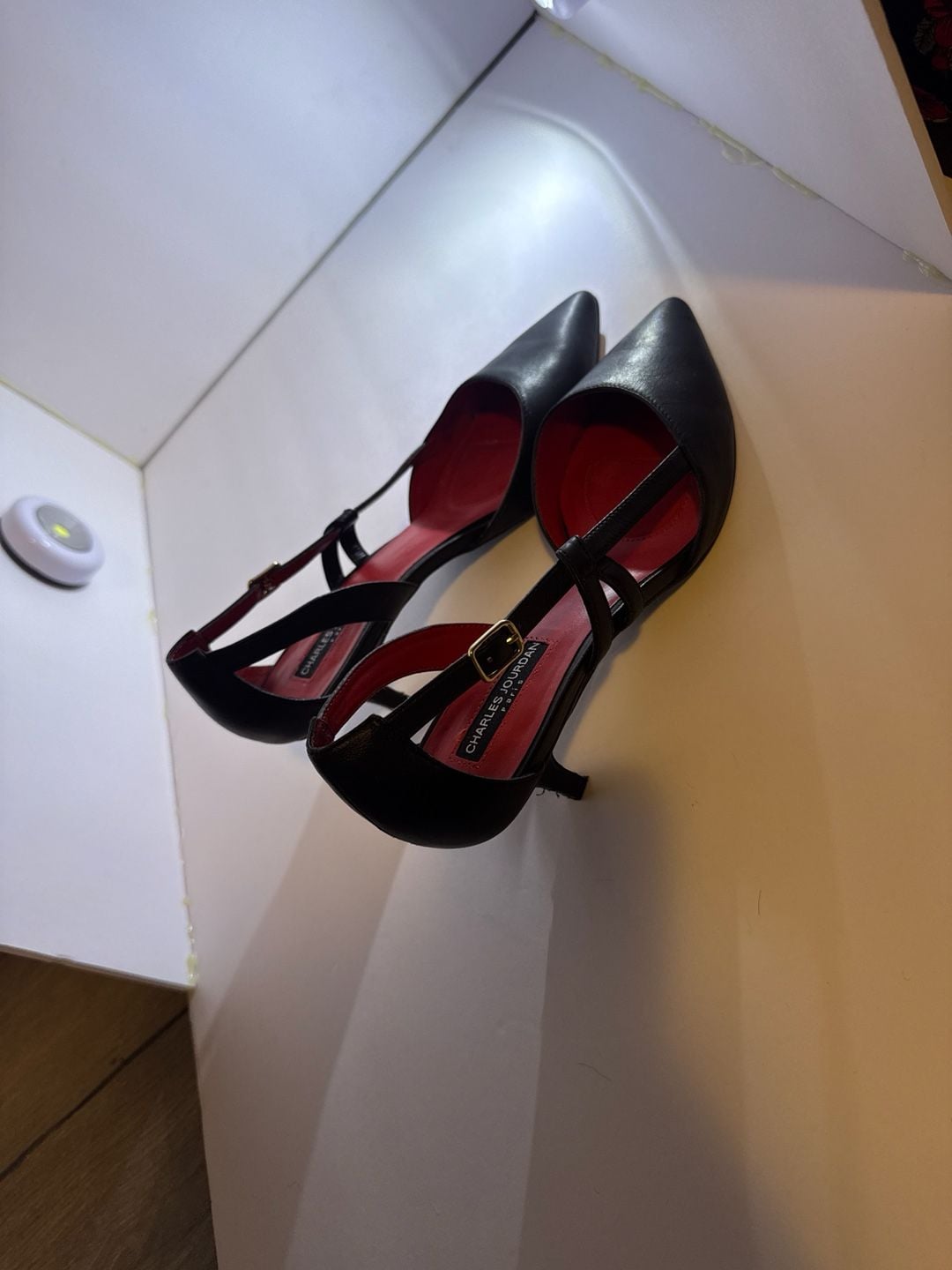Charles Jourdan Paris Black Leather Pointed-Toe T-Strap Kitten Heels Size 9.5 2