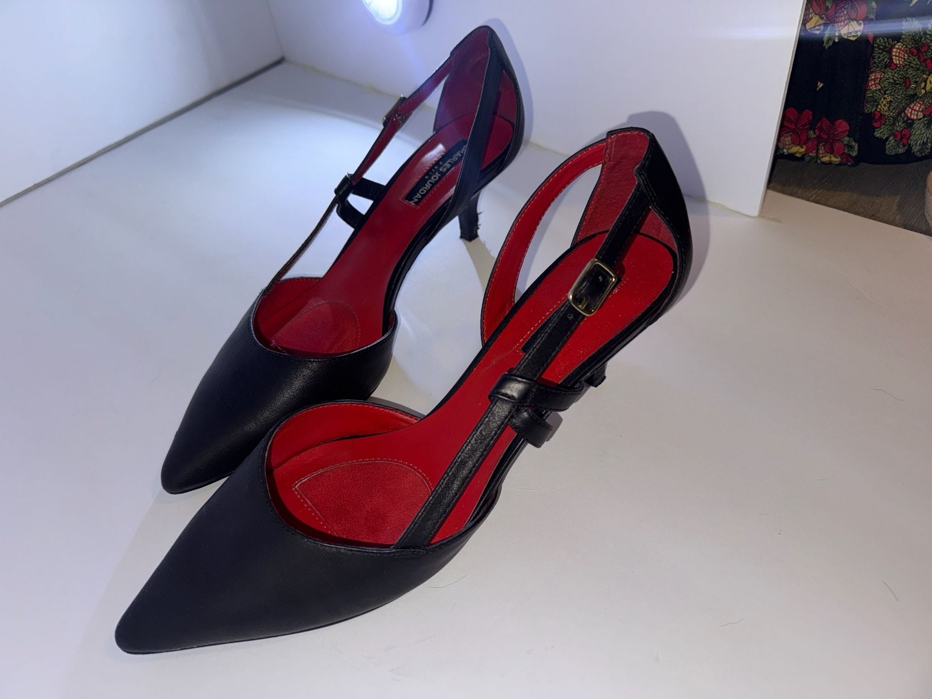 Charles Jourdan Paris Black Leather Pointed-Toe T-Strap Kitten Heels Size 9.5 8