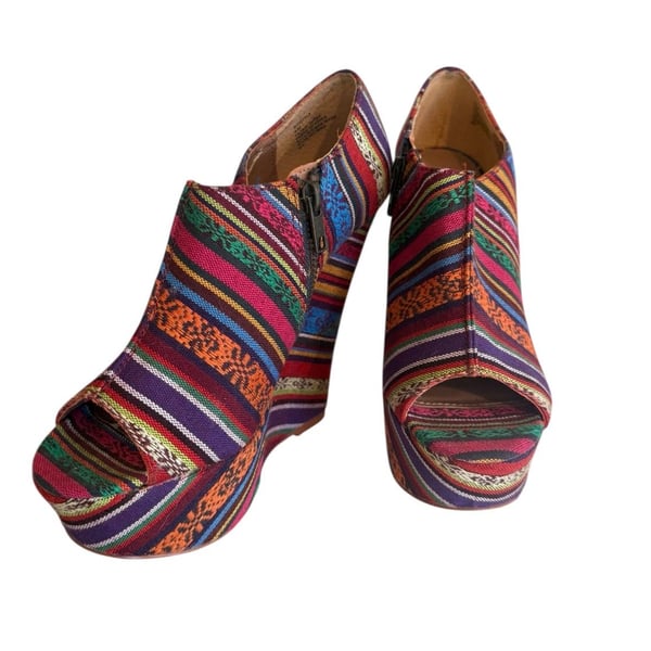 Steve Madden Whistle Multicolor Tribal Print Fabric Platform Wedge Heels