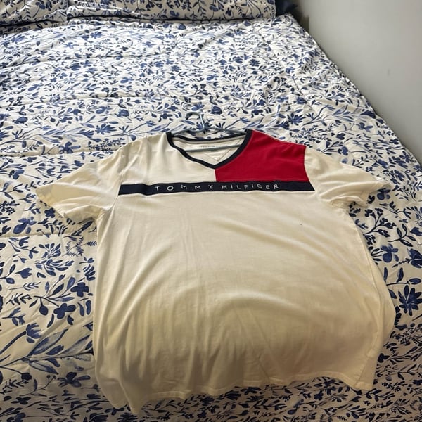 Tommy Hilfiger Men's Colorblock Flag Stripe Logo V-Neck T-Shirt