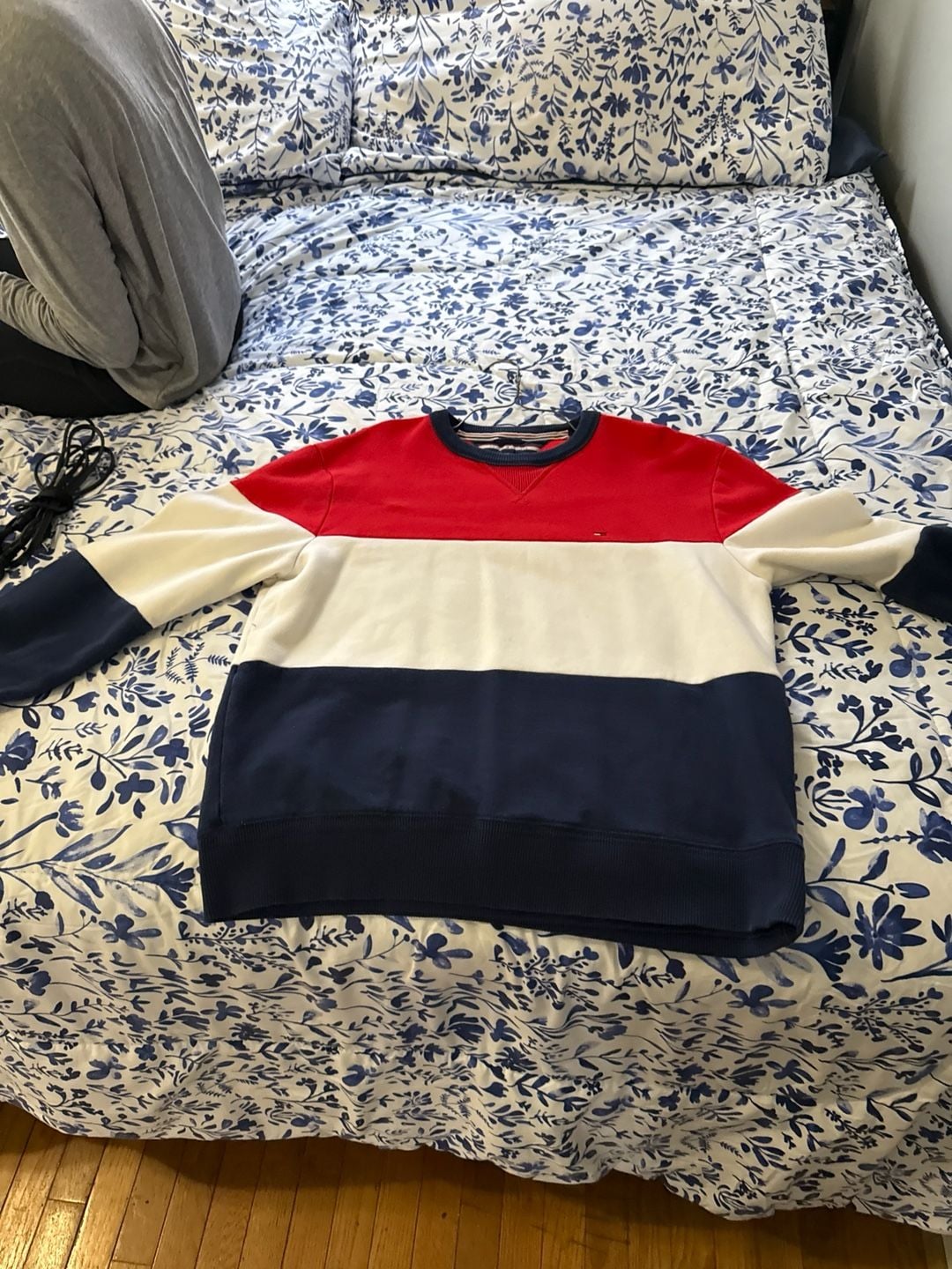 Tommy Hilfiger Colorblock Flag Crewneck Sweatshirt Red White Navy 2