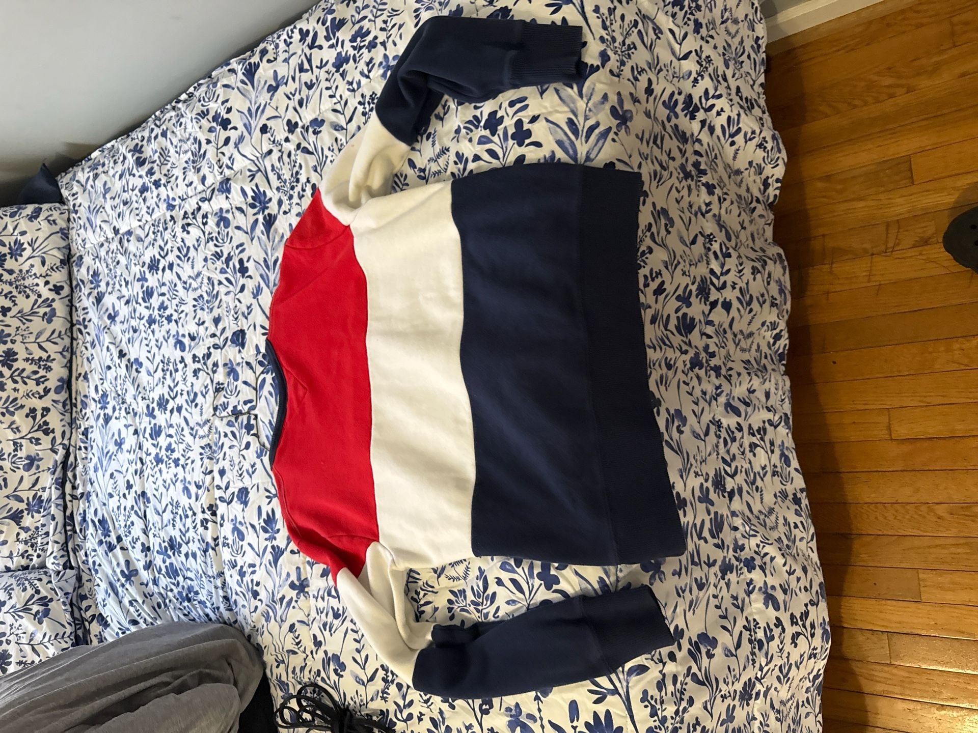 Tommy Hilfiger Colorblock Flag Crewneck Sweatshirt Red White Navy 3
