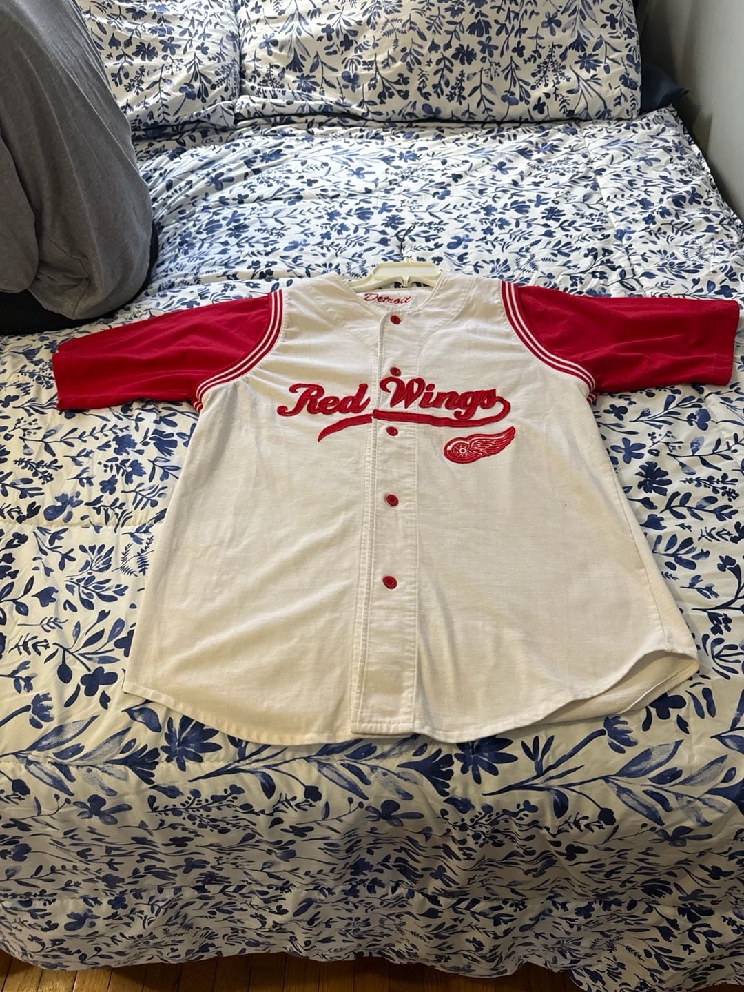 Vintage 90s Starter Detroit Red Wings NHL Baseball Style Button Up Jersey 2