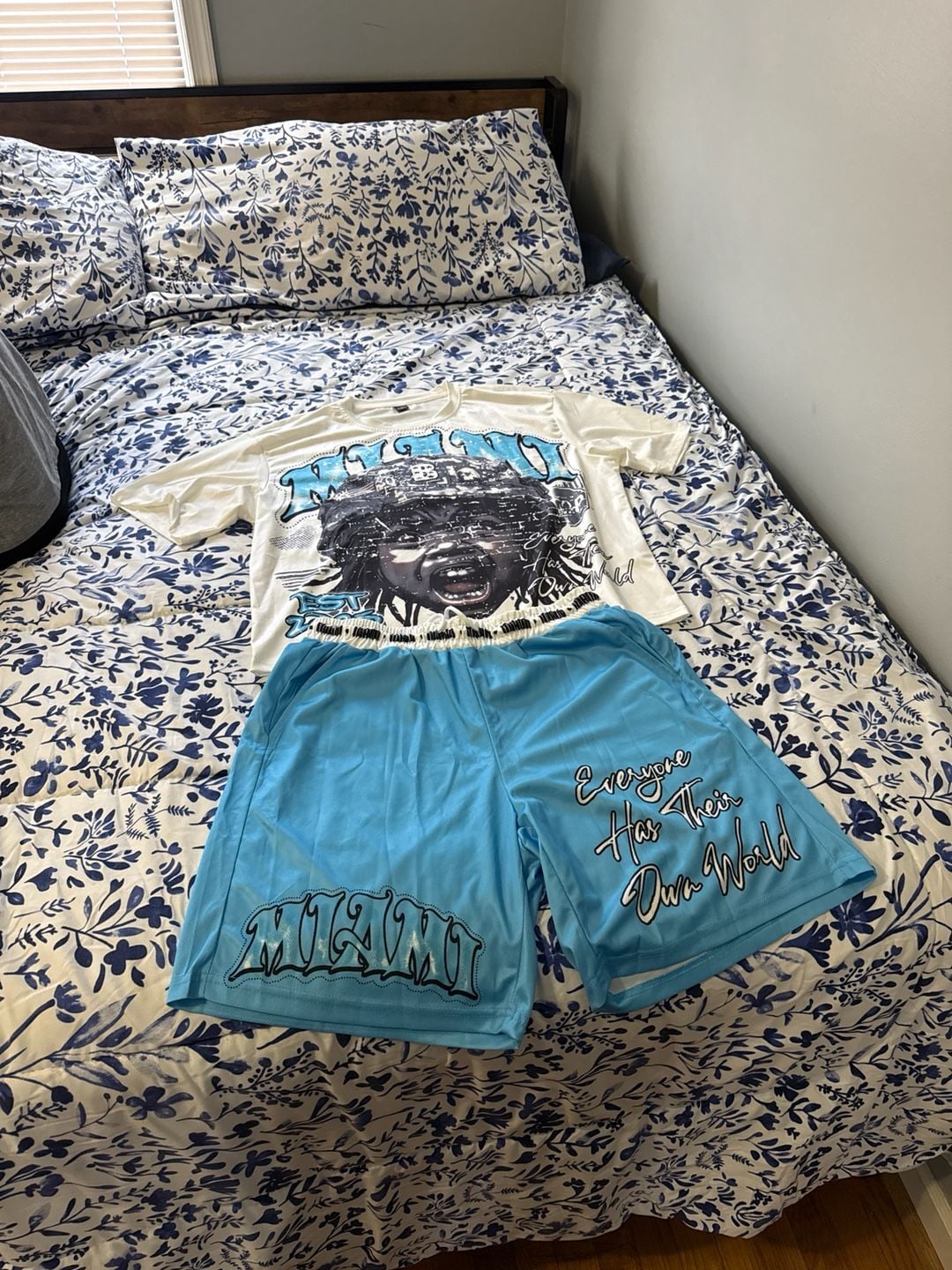 ROMWE Street Life Men's 2-Piece Miami Graphic T-Shirt and Mesh Shorts Set 1