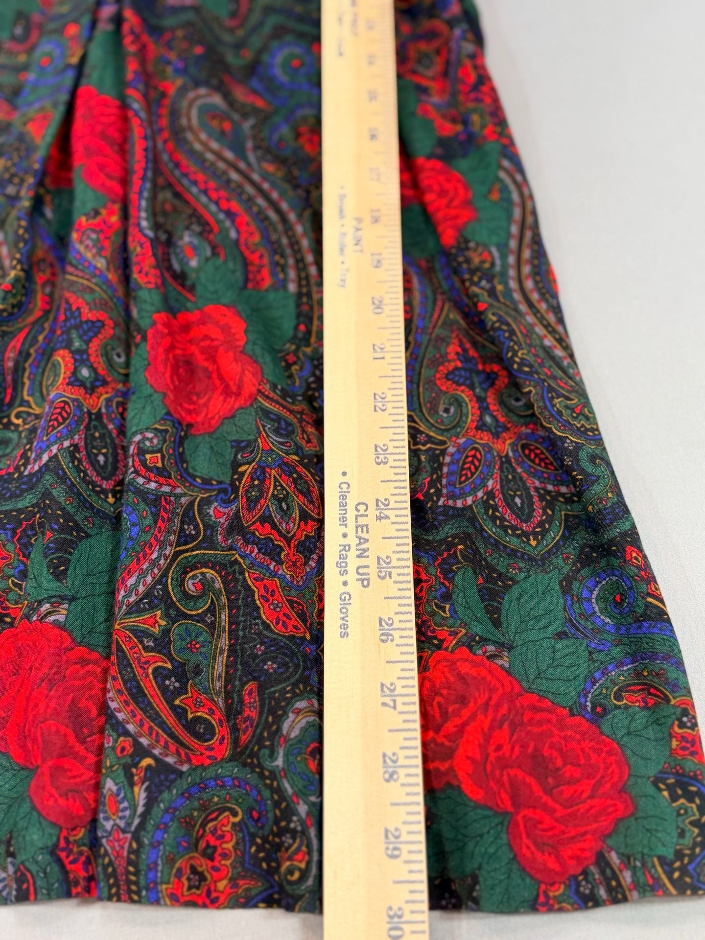 Vintage Plaid Paisley Rose Green and Red Pinafore 29in Waist Cottagecore Eclectic Prairie Homestead 7