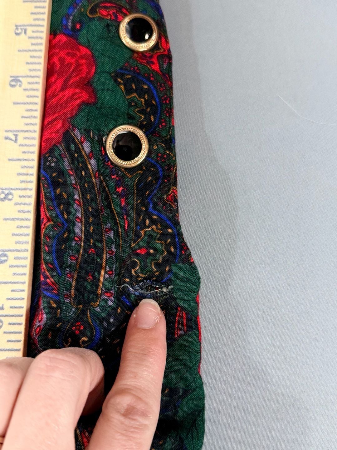 Vintage Plaid Paisley Rose Green and Red Pinafore 29in Waist Cottagecore Eclectic Prairie Homestead 8