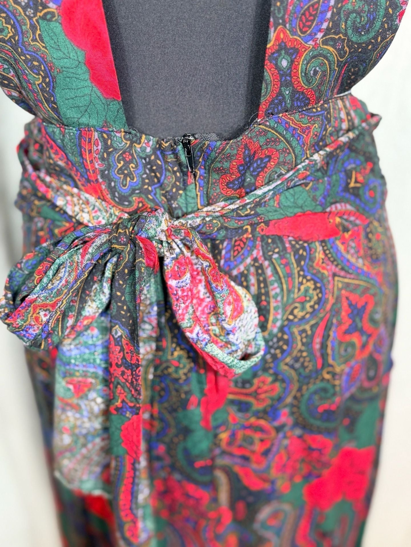 Vintage Plaid Paisley Rose Green and Red Pinafore 29in Waist Cottagecore Eclectic Prairie Homestead 6