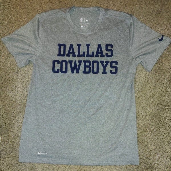 Nike Tee NFL Dallas Cowboys Size S Gray Dri-Fit Polyester Short Sleeves Applique