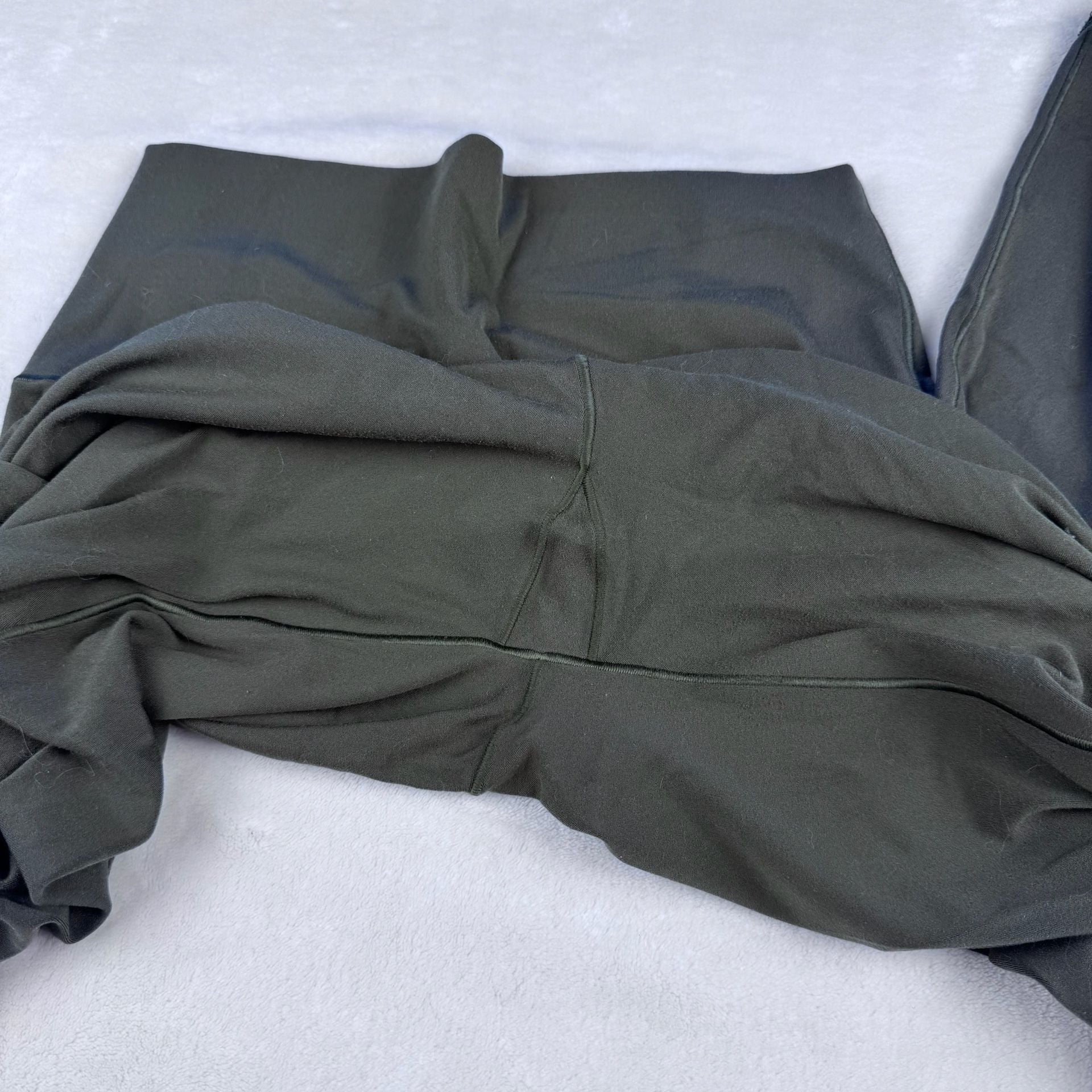 Offline by Aerie Real me 7/8 army green leggings EUC size medium 4